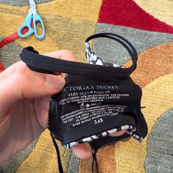 Victoria’s Secret Very Sexy Push Up Bra Animal Print Leopard Lace Edge Bow 34B - Picture 3 of 3